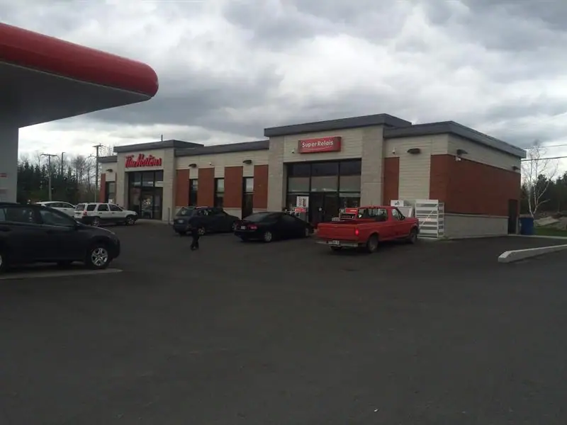station service et tim hortons sur la rue saguenay a rouyn noranda projet 2014 03