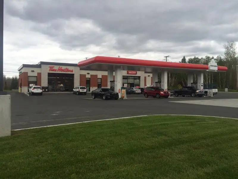 station service et tim hortons sur la rue saguenay a rouyn noranda projet 2014 04